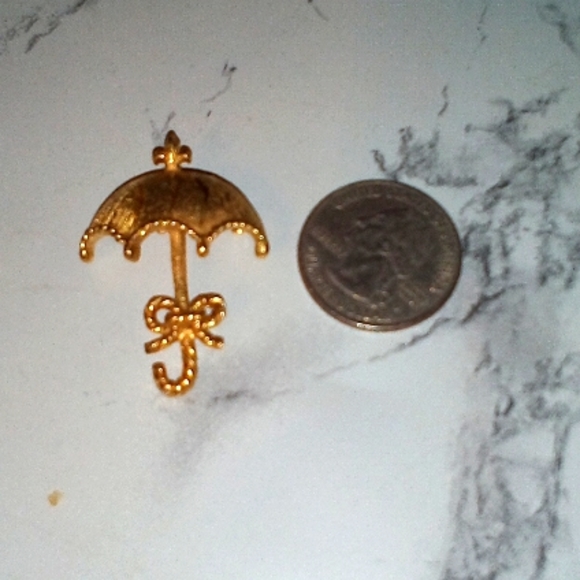 *GIFT* Vintage Detailed Gold Tone Umbrella Brooch / Pin - Picture 9 of 10